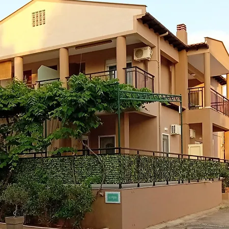 Semesterbostad La Vigna By The Sea Chrisi Ammoudia